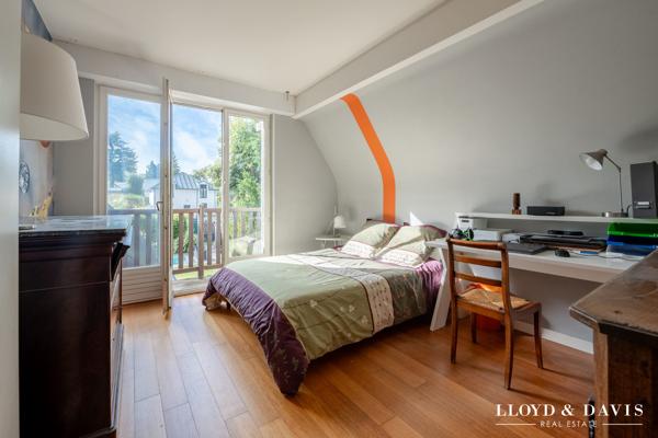 Maison familiale avec piscine. Beaux volumes et fort potentiel