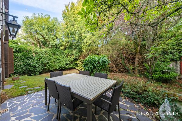 Maison familiale avec piscine. Beaux volumes et fort potentiel
