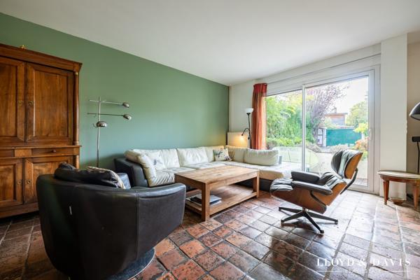 Maison familiale avec piscine. Beaux volumes et fort potentiel