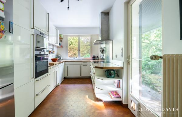Maison familiale avec piscine. Beaux volumes et fort potentiel
