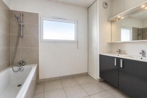 À Bègles – Beau T3 avec terrasse dans résidence récente