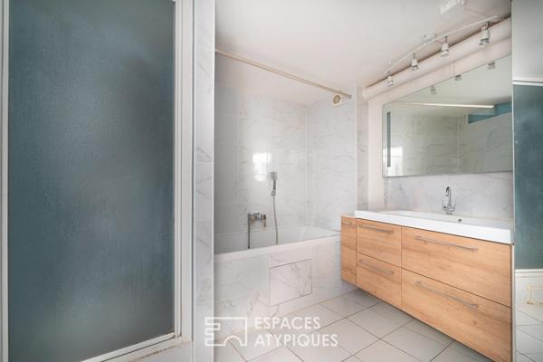 Ancien atelier d’artiste aménagé en duplex – Plaine Monceau