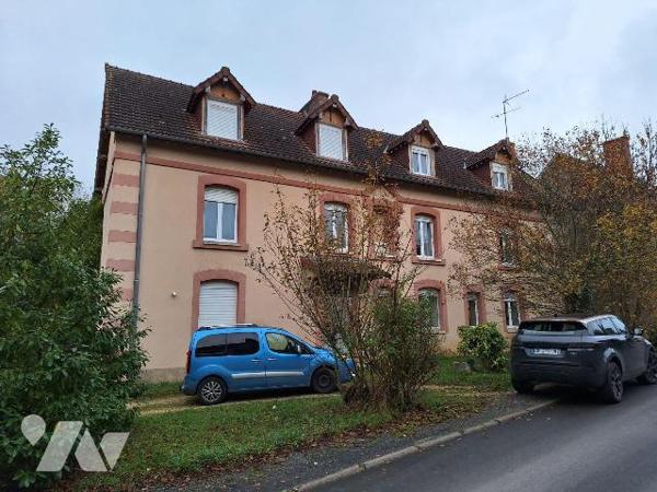 En exclusivité à vendre à MENETOU-SALON (CHER), un immeuble de rapport composé d'un local comme...