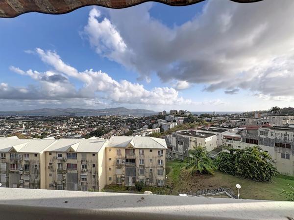 Fort-De-France :  Appartement 4 pièces – 110 m² – Vue mer dégagée