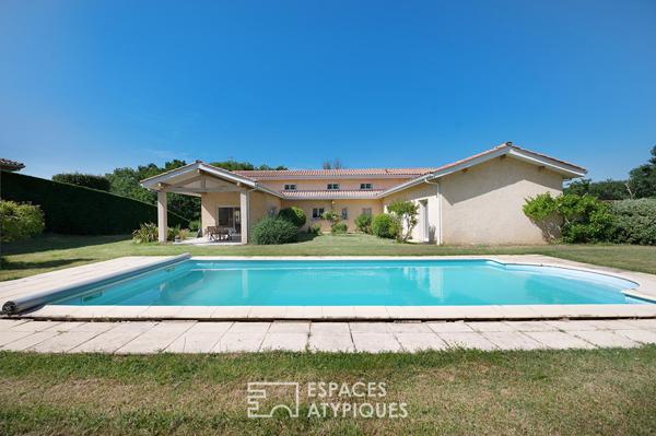 Maison d’architecte avec piscine sur les hauteurs de PUYGOUZON