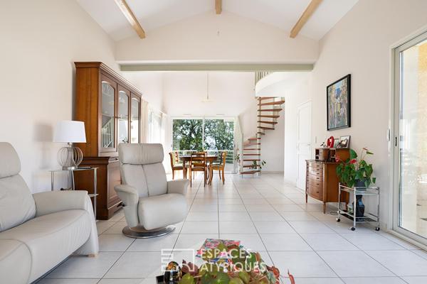 Maison d’architecte avec piscine sur les hauteurs de PUYGOUZON