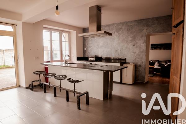 Maison à vendre 11 pièces 270 m² Lézinnes