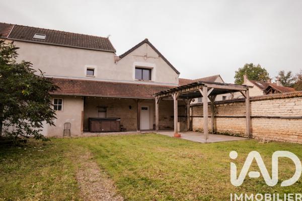 Maison à vendre 11 pièces 270 m² Lézinnes