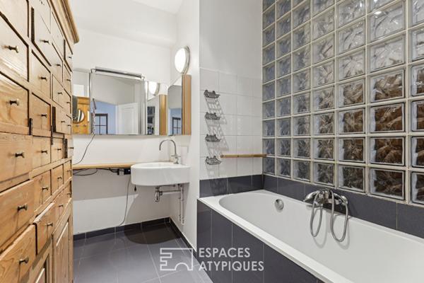 Loft d’habitation et local commercial avec verrière Eiffel proximité square d’Anvers