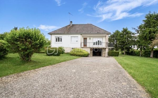Situé sur la commune de Chéroy, ce pavillon parfaitement entretenu bénéficie d'un emplacement privilégié. Vous profiterez d'une vie quotidienne facilitée grâce à la proximité immédiate de tous les commerces et commodités, accessibles en seulement quelques minutes à pied. Saine et fonctionnelle, cette maison ne nécessite aucun travail de gros œuvre immédiat.


Dès l'entrée, vous découvrirez une belle pièce d'accueil qui mène à un vaste salon-séjour particulièrement lumineux avec un conduit de cheminée en attente . Ce niveau comprend également une cuisine séparée, entièrement aménagée et fonctionnelle.
La partie nuit se compose de trois belles chambres confortables, idéales pour une famille. Une salle de bain équipée d'une baignoire ainsi qu'un toilette séparé complètent cet espace.
La maison est édifiée sur un sous-sol total parfaitement compartimenté. Ce dernier abrite une chaufferie, un grand garage pour stationner votre véhicule en toute sécurité et un coin atelier idéal pour le bricolage ou le stockage. De plus, un grenier aménageable offre une opportunité remarquable d'augmenter la surface habitable selon vos projets futurs.
Ce pavillon se démarque par la qualité de son entretien et ses rénovations récentes, qui vous apporteront confort et sérénité au quotidien comme le double vitrage récent pour une isolation thermique et phonique optimale , Une installation électrique refaite.
Une structure saine et soignée, prête à accueillir ses nouveaux propriétaires.
Pour obtenir plus de renseignements sur ce bien ou pour organiser une prochaine visite, je vous invite à me contacter dès à présent.