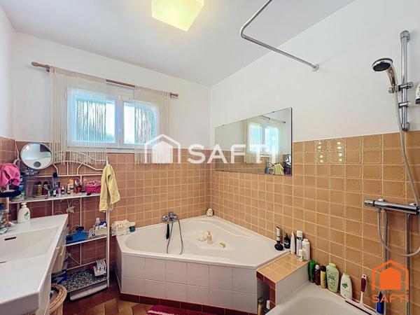 Villa de 144m² sur un terrain de 9510 m² avec piscine