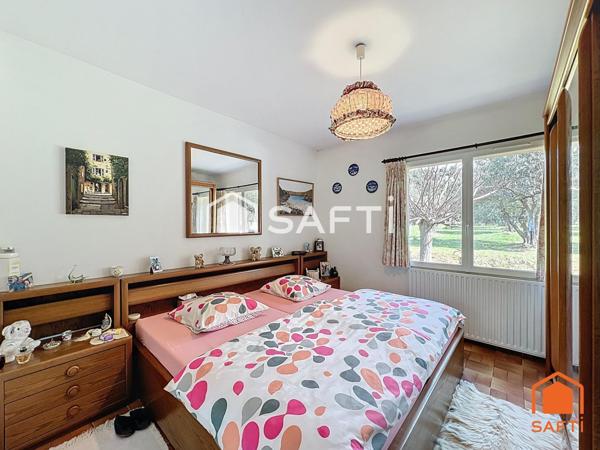 Villa de 144m² sur un terrain de 9510 m² avec piscine