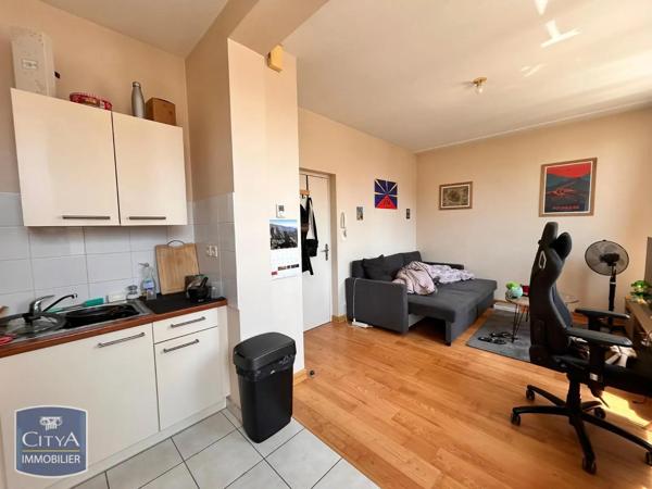Appartement à louer 2 pièces 39.45m² Laval (53000)