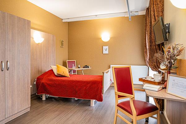 Agen (47000) EXCLUSIVITÉ AGEN-PRAYSSAS (47) - CHAMBRE MEUBLÉE MEDICALISEE - REVENU 7100€ - CHARGES 520€/AN