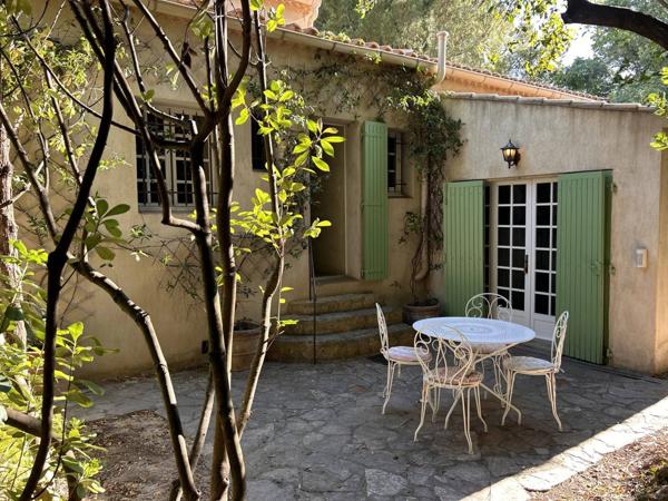 A 5 minutes du golf de Pont Royal ,Maison de charme à Vernègues avec piscine et jardin