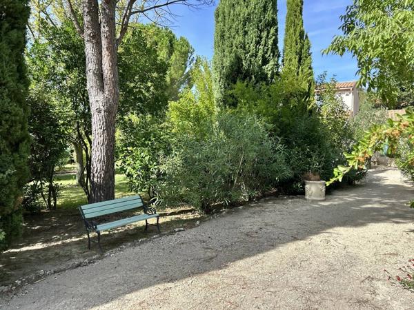 A 5 minutes du golf de Pont Royal ,Maison de charme à Vernègues avec piscine et jardin