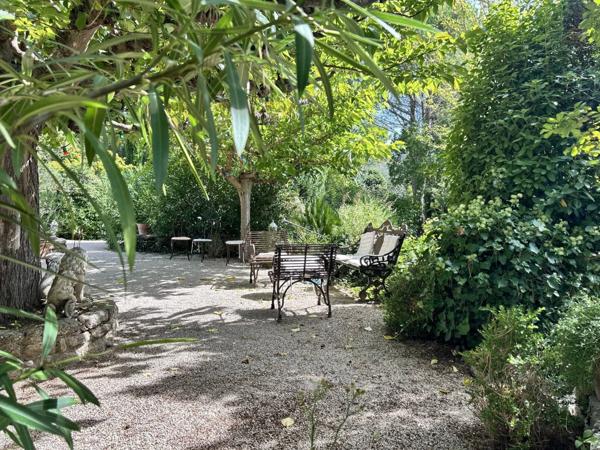 A 5 minutes du golf de Pont Royal ,Maison de charme à Vernègues avec piscine et jardin