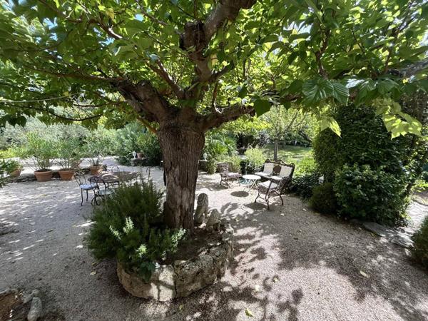 A 5 minutes du golf de Pont Royal ,Maison de charme à Vernègues avec piscine et jardin