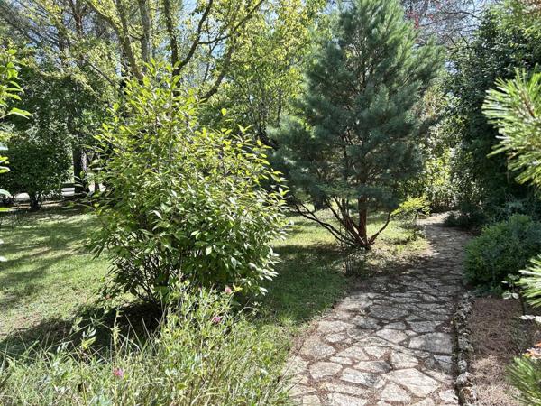 A 5 minutes du golf de Pont Royal ,Maison de charme à Vernègues avec piscine et jardin
