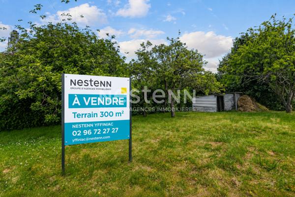 A VENDRE TRÉGUEUX - TERRAIN 300m² - Emplacement au calme et verdoyant