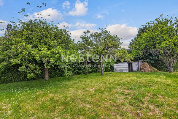 A VENDRE TRÉGUEUX - TERRAIN 300m² - Emplacement au calme et verdoyant