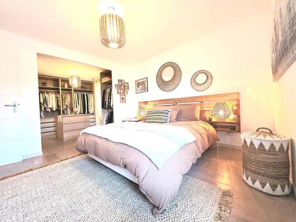 EXCEPTIONNEL  T4 DERNIER ÉTAGE AVEC TERRASSE PANORAMIQUE & DOUBLE GARAGE   A 655000 EUR