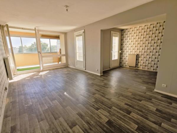 Proche commerces et accès A1: