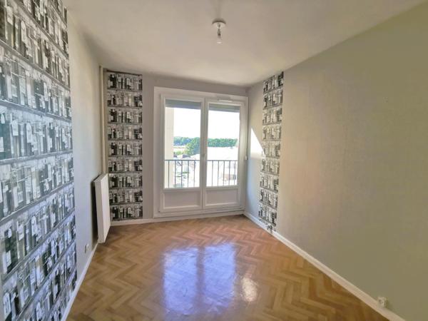 Proche commerces et accès A1: