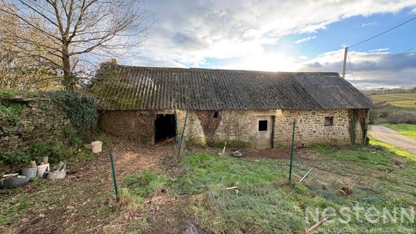 Propriété en pierre à rénover offrant un beau potentiel dans un cadre verdoyant