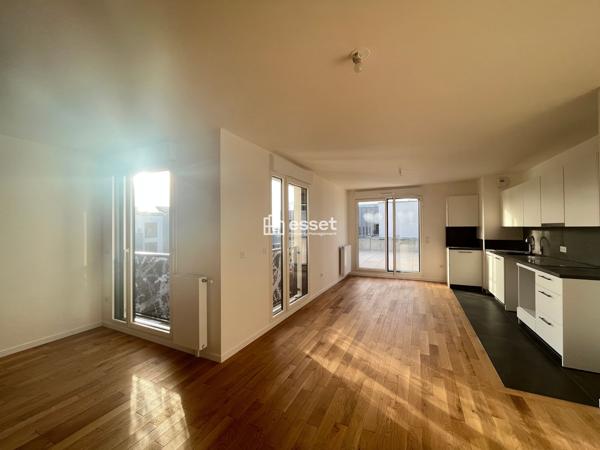 Location Appartement 5 pièces 126.8 m² - Courbevoie 92400