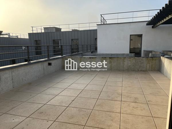 Location Appartement 5 pièces 126.8 m² - Courbevoie 92400