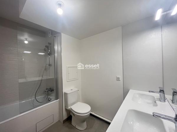 Location Appartement 5 pièces 126.8 m² - Courbevoie 92400