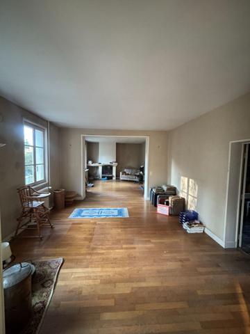 Maison Bois Guillaume - parc de 3300m² - constructible - 5 chambres 2 chambres Rdc - 211 m2 plein centre de Bois Guillaume - proche des écoles et commerces- calme et verdoyant - environnement idéal , havre de paix, à deux minutes de Rouen ,idéale f