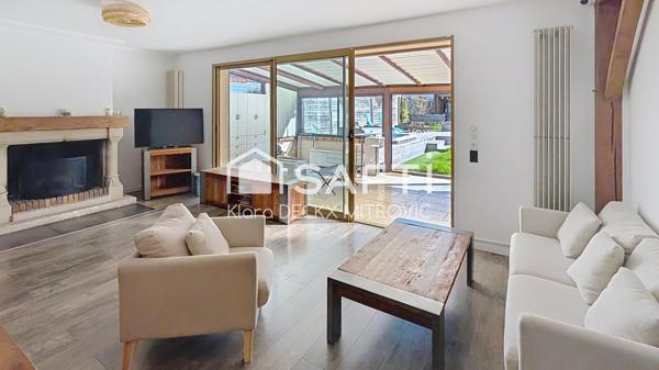 Maison moderne cinq chambres avec spa et dépendance