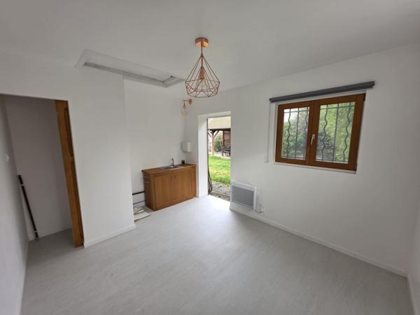 Maison moderne cinq chambres avec spa et dépendance