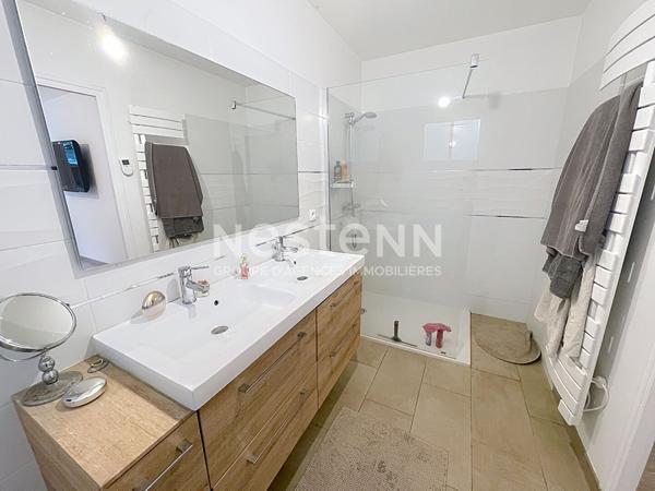 À vendre à Theix-Noyalo, maison rénovée de 166m² sur plus de 2500m² de terrain