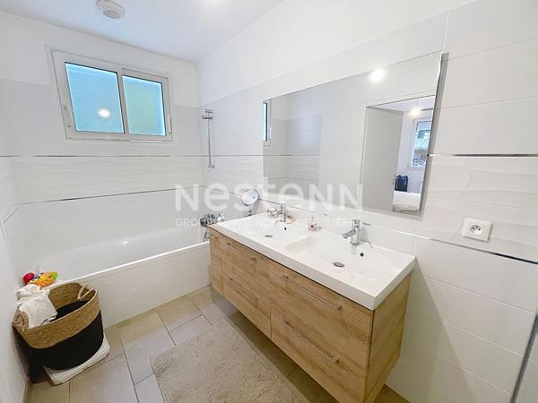 À vendre à Theix-Noyalo, maison rénovée de 166m² sur plus de 2500m² de terrain