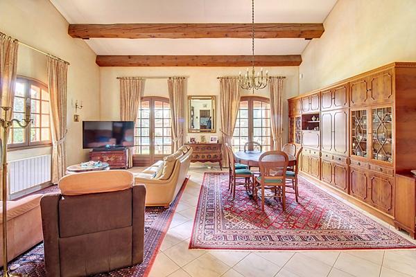 MAISON FAMILIALE A VENDRE - LES ARCS 187m² + DOUBLE GARAGE + PISCINE 10x5m