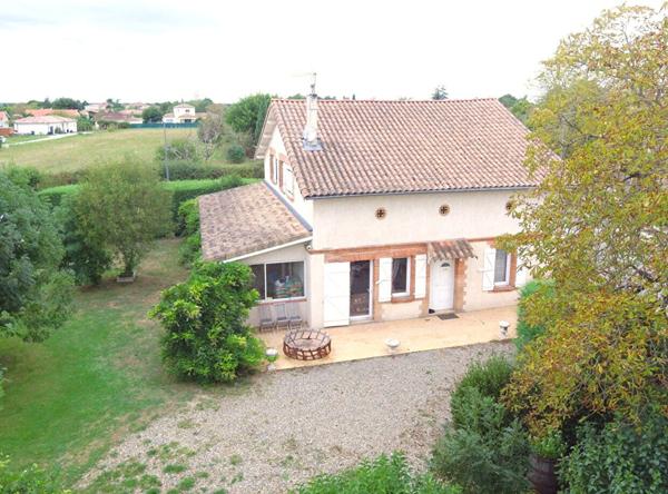 Grande maison familiale dans un village proche de Montauban Sud
