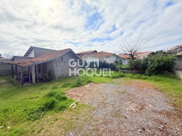 Terrain de 403 m2 constructible + grange à Mimizan plage.