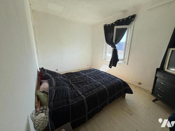 Une maison de ville mitoyenne avec cour