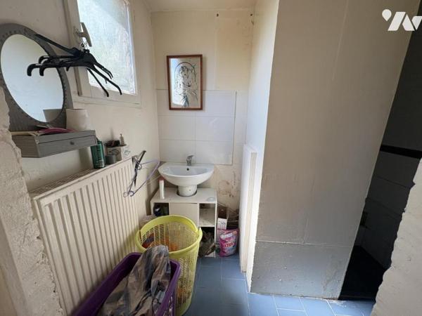 Une maison de ville mitoyenne avec cour