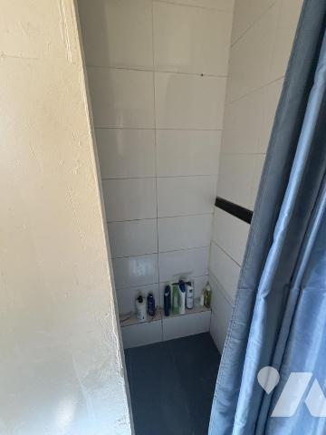 Une maison de ville mitoyenne avec cour