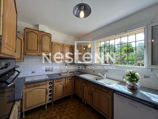 À VENDRE Maison Le Luc 5 pièce(s) 140 m² , Terrain arboré 4 674 m² , Piscine ,Dépendances , À pied du centre-ville