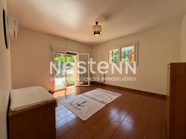 À VENDRE Maison Le Luc 5 pièce(s) 140 m² , Terrain arboré 4 674 m² , Piscine ,Dépendances , À pied du centre-ville