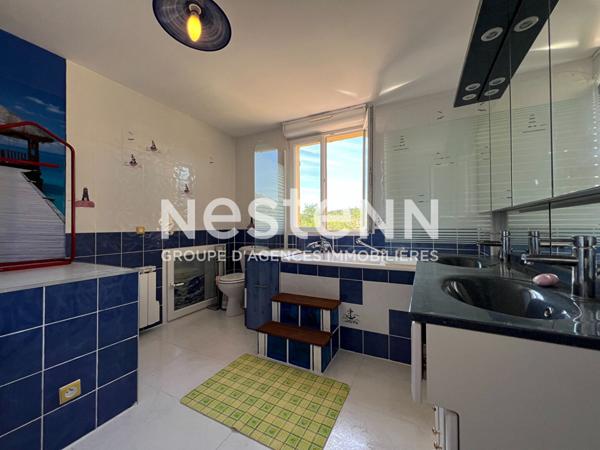 À VENDRE Maison Le Luc 5 pièce(s) 140 m² , Terrain arboré 4 674 m² , Piscine ,Dépendances , À pied du centre-ville