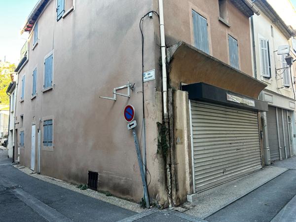 Local Commercial de 85 m² en Centre-Ville de Cavaillon avec cave en sous-sol