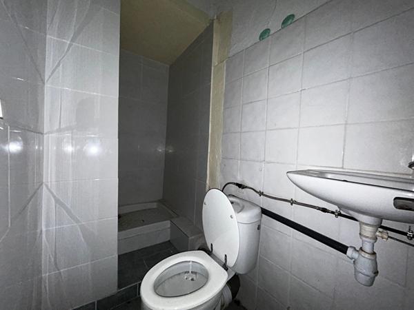 Local Commercial de 85 m² en Centre-Ville de Cavaillon avec cave en sous-sol