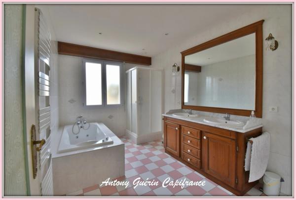 Maison à vendre 5 pièces LES HERBIERS (85)