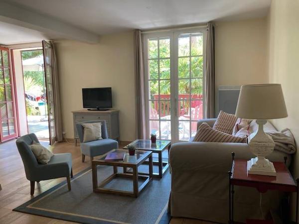 Appartement avec jardin privatif et terrasse, esprit maison Arcachon Abatilles